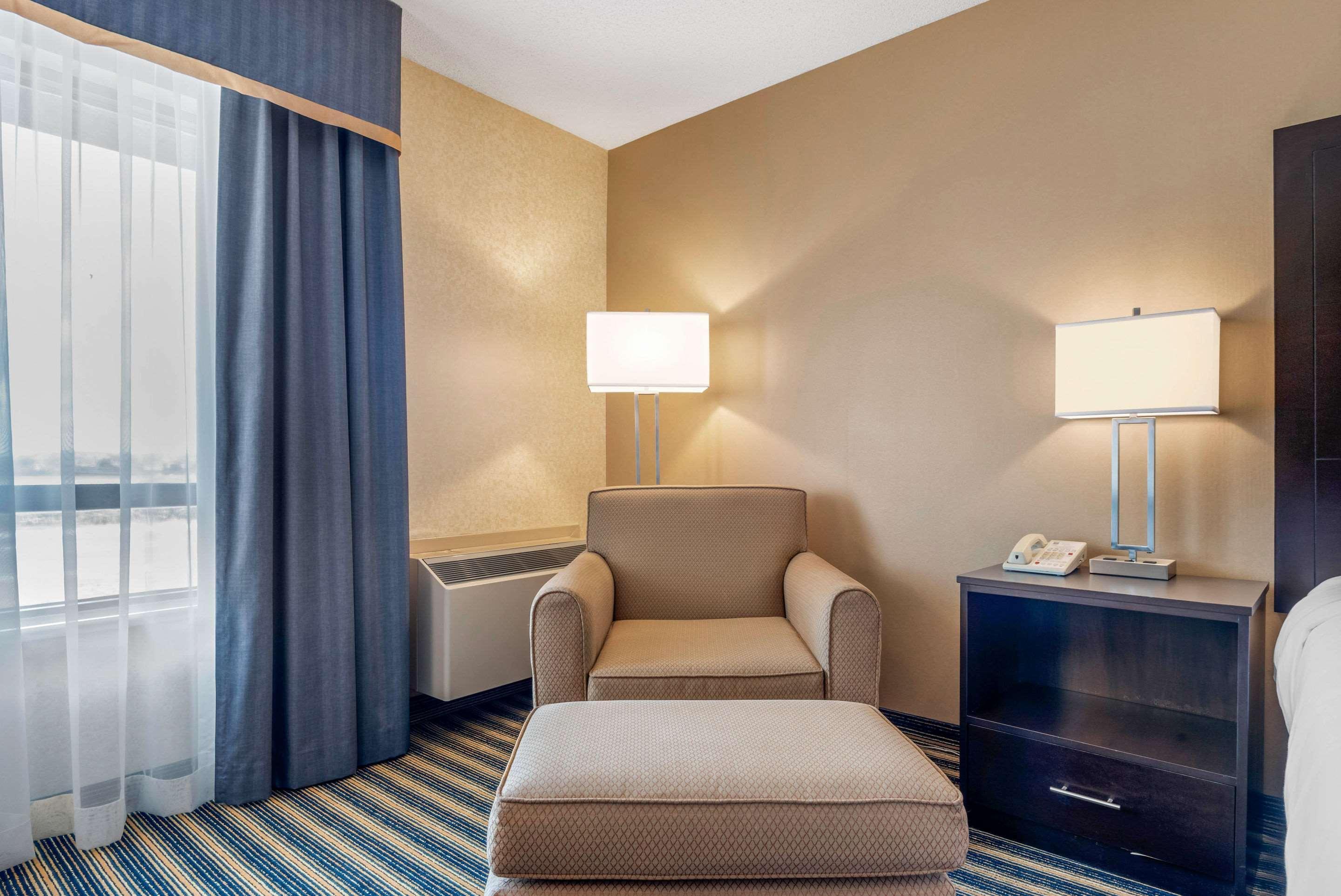 Comfort Inn Сент-Томас Екстер'єр фото