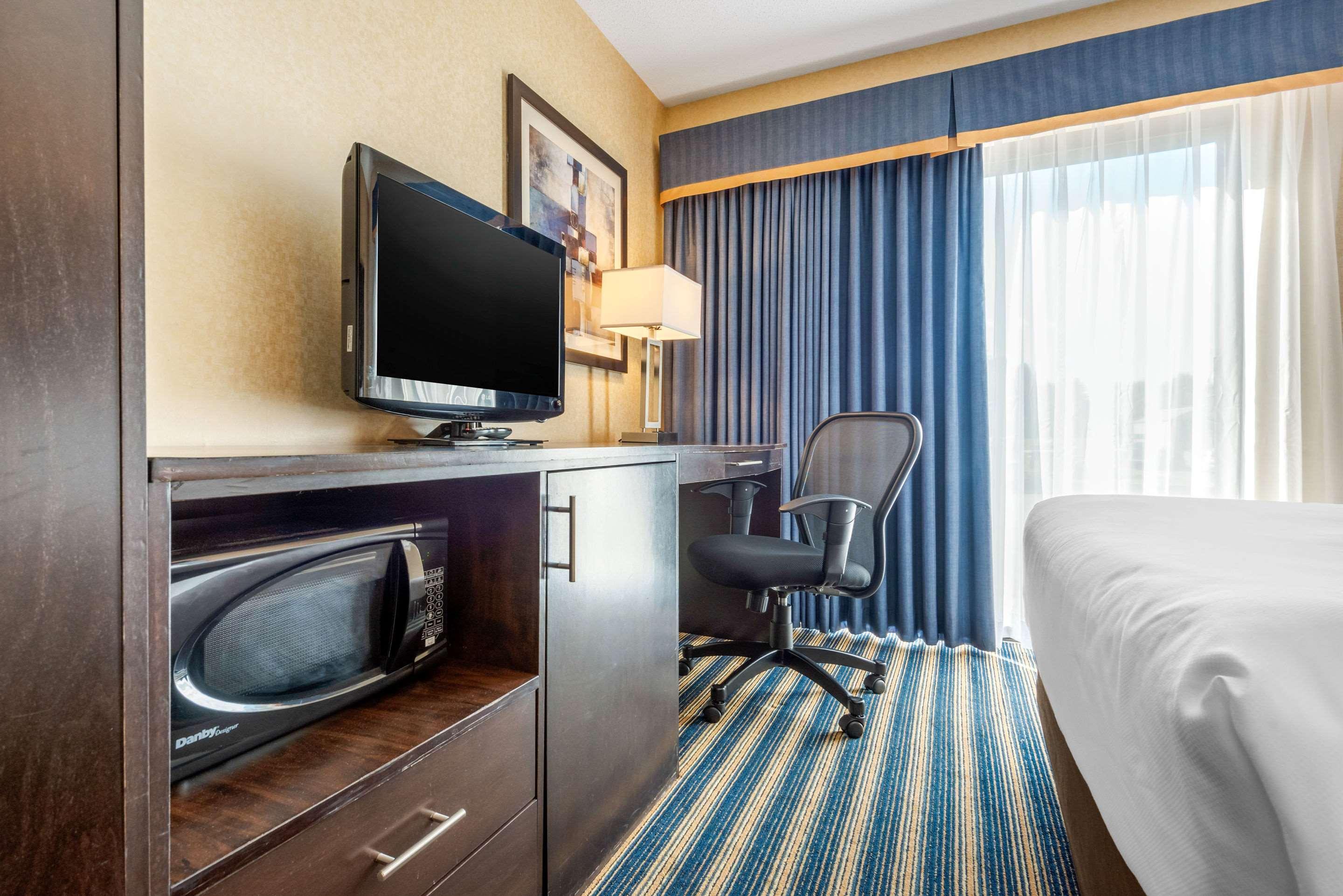 Comfort Inn Сент-Томас Екстер'єр фото
