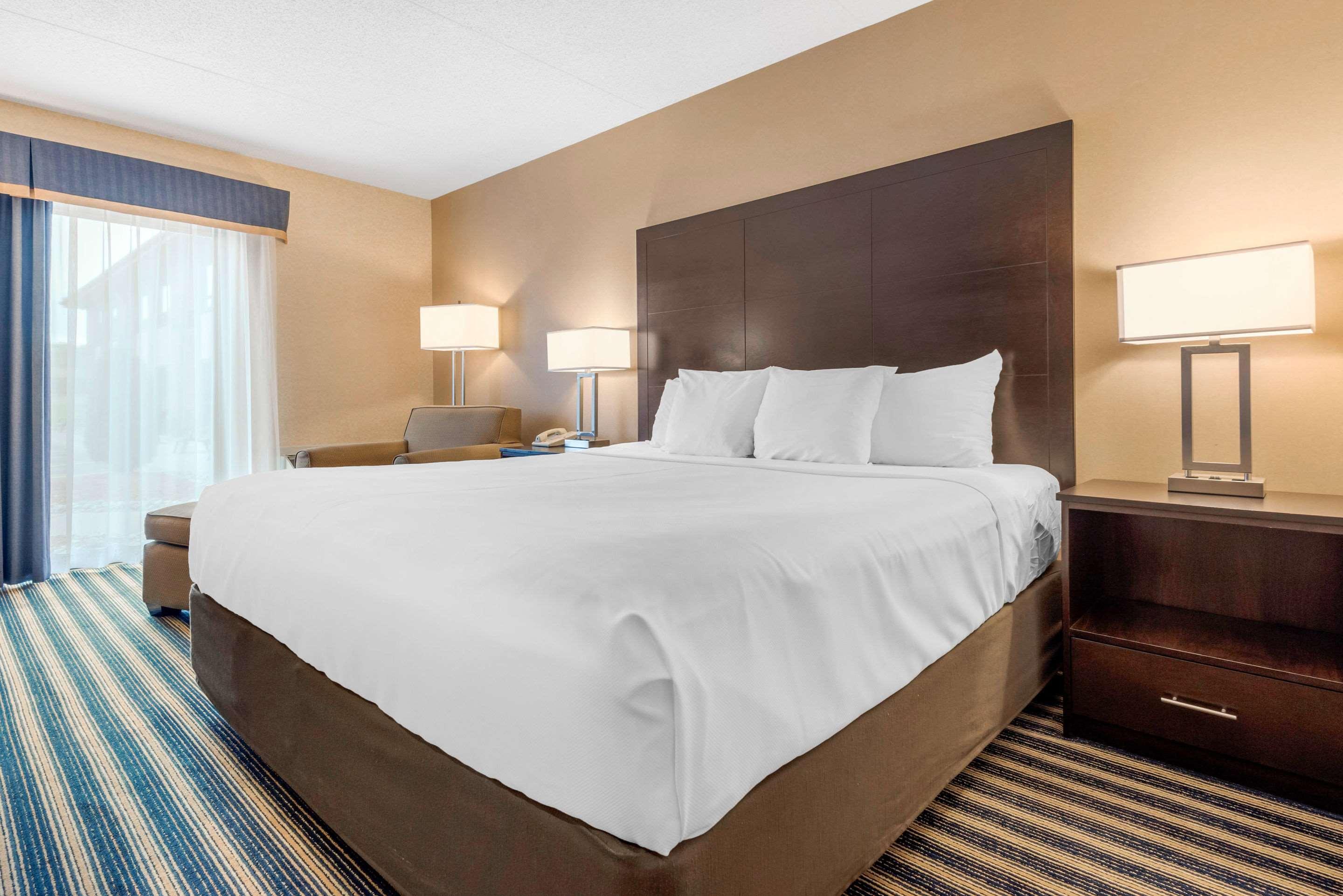 Comfort Inn Сент-Томас Екстер'єр фото