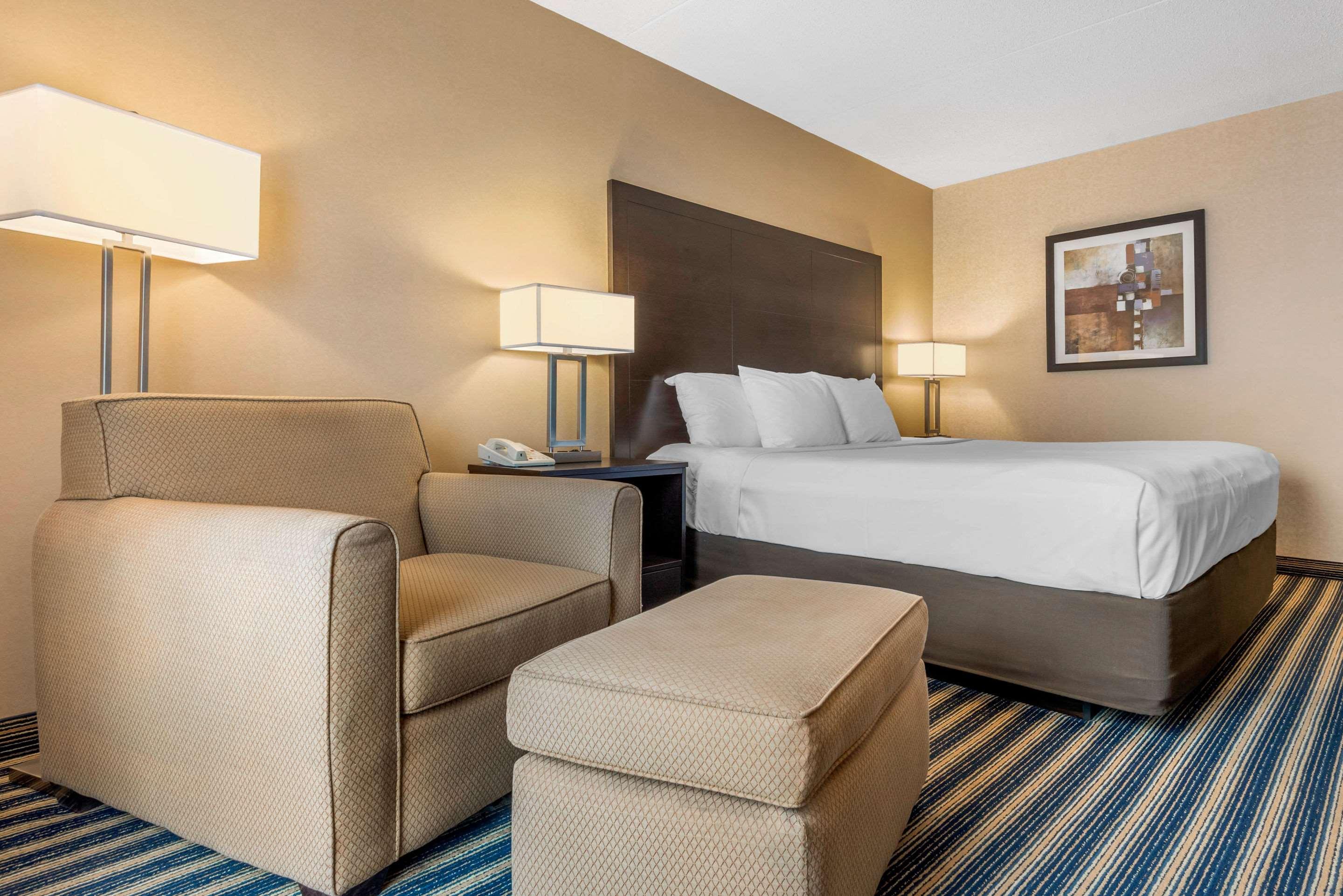 Comfort Inn Сент-Томас Екстер'єр фото