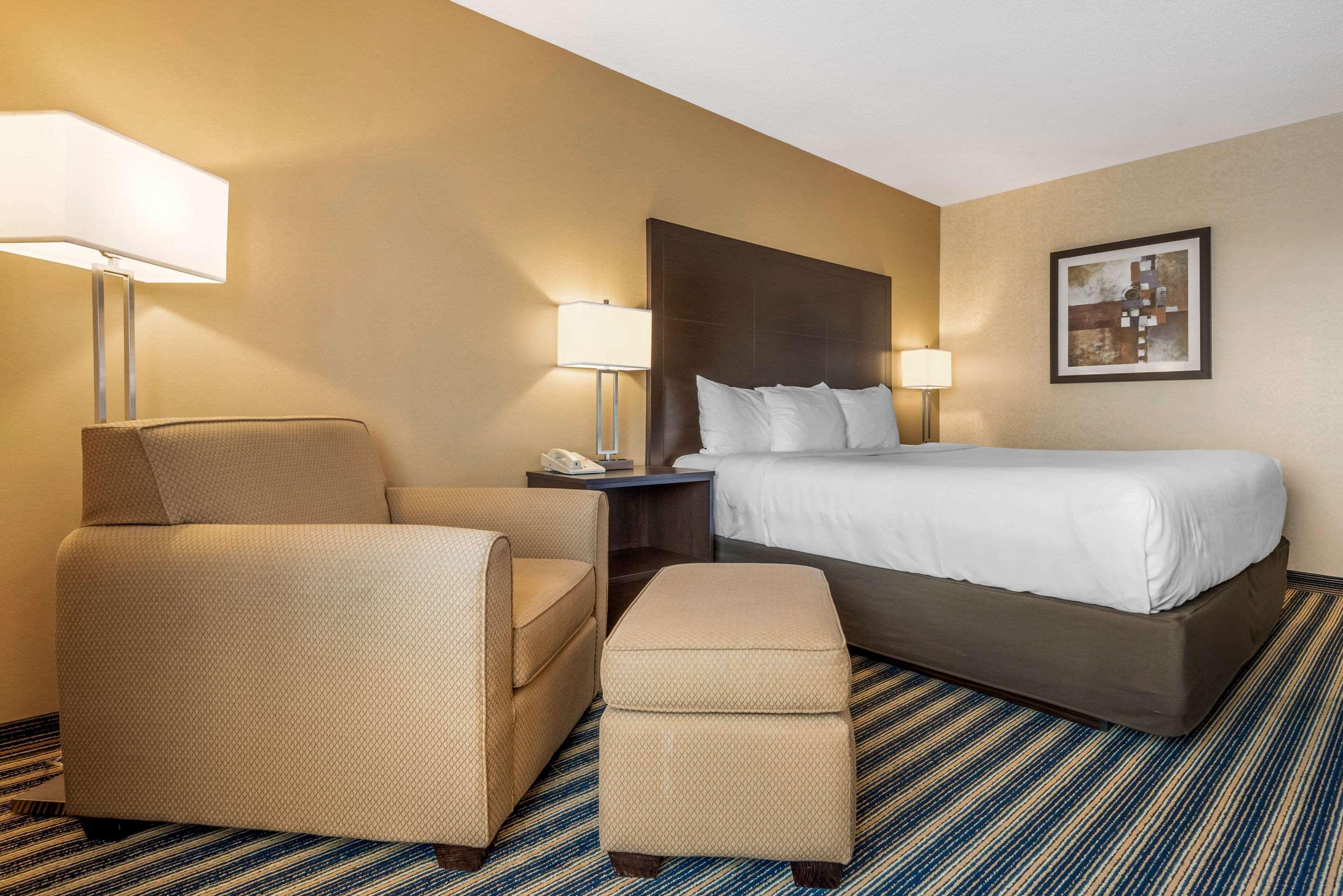 Comfort Inn Сент-Томас Екстер'єр фото