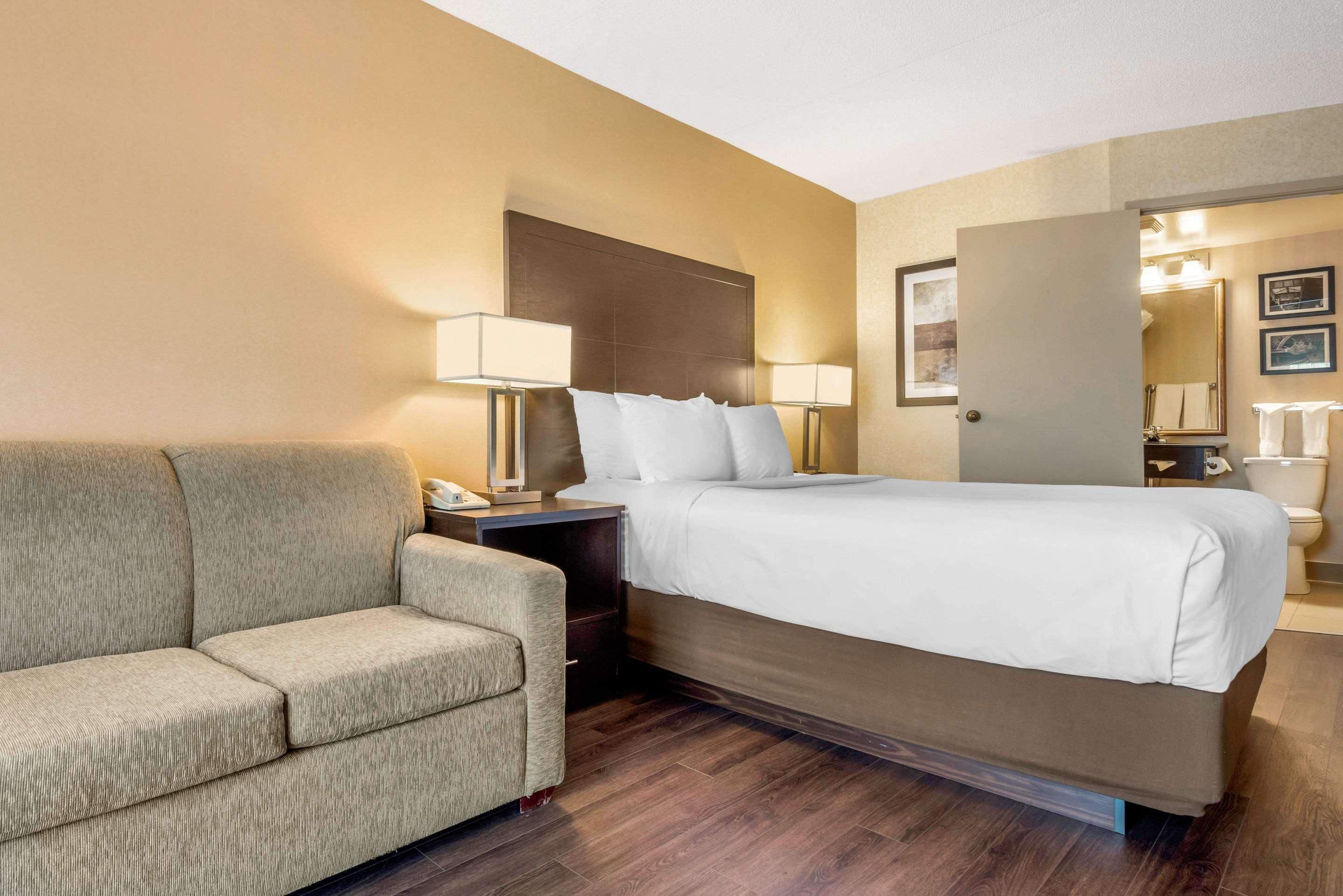 Comfort Inn Сент-Томас Екстер'єр фото