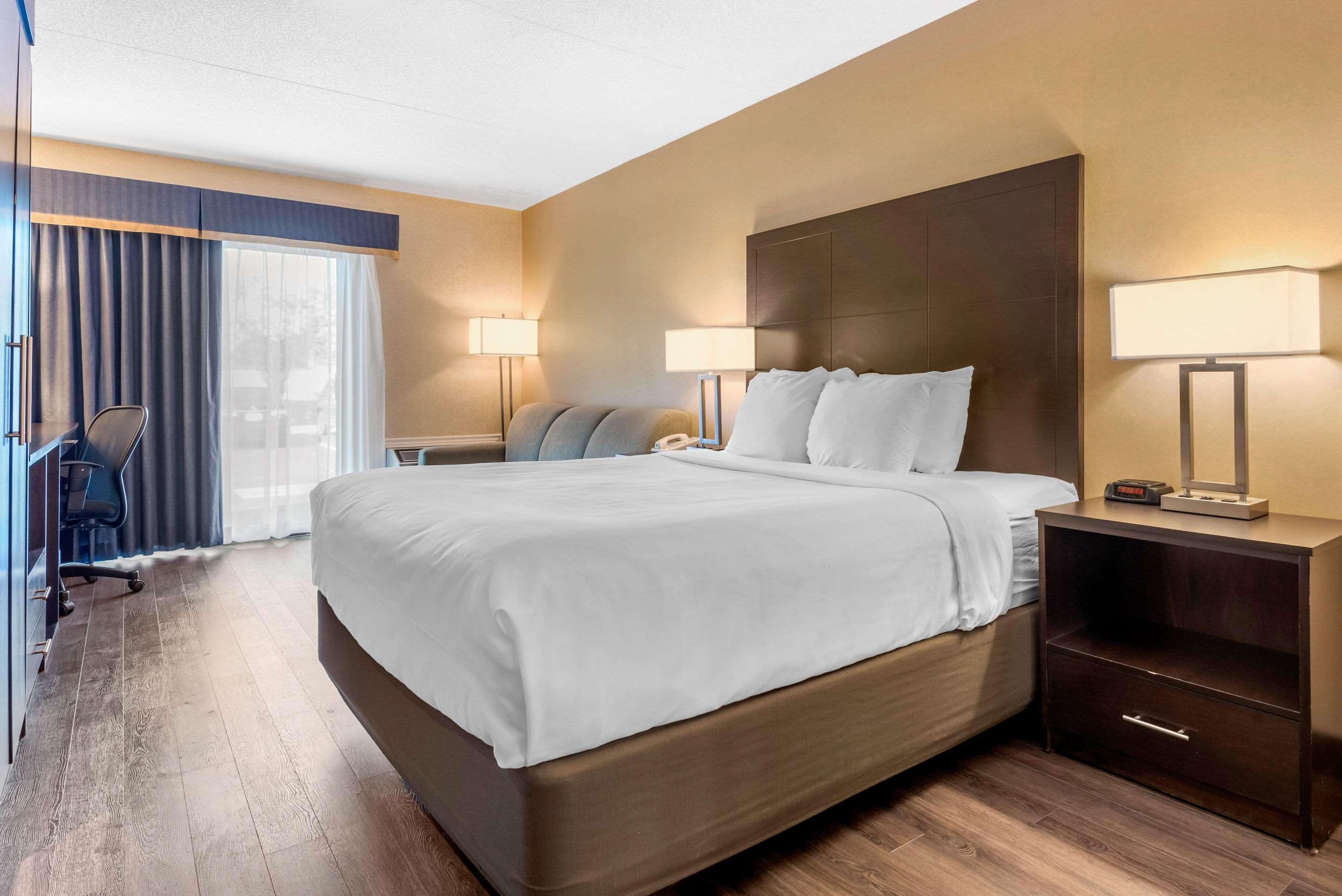 Comfort Inn Сент-Томас Екстер'єр фото