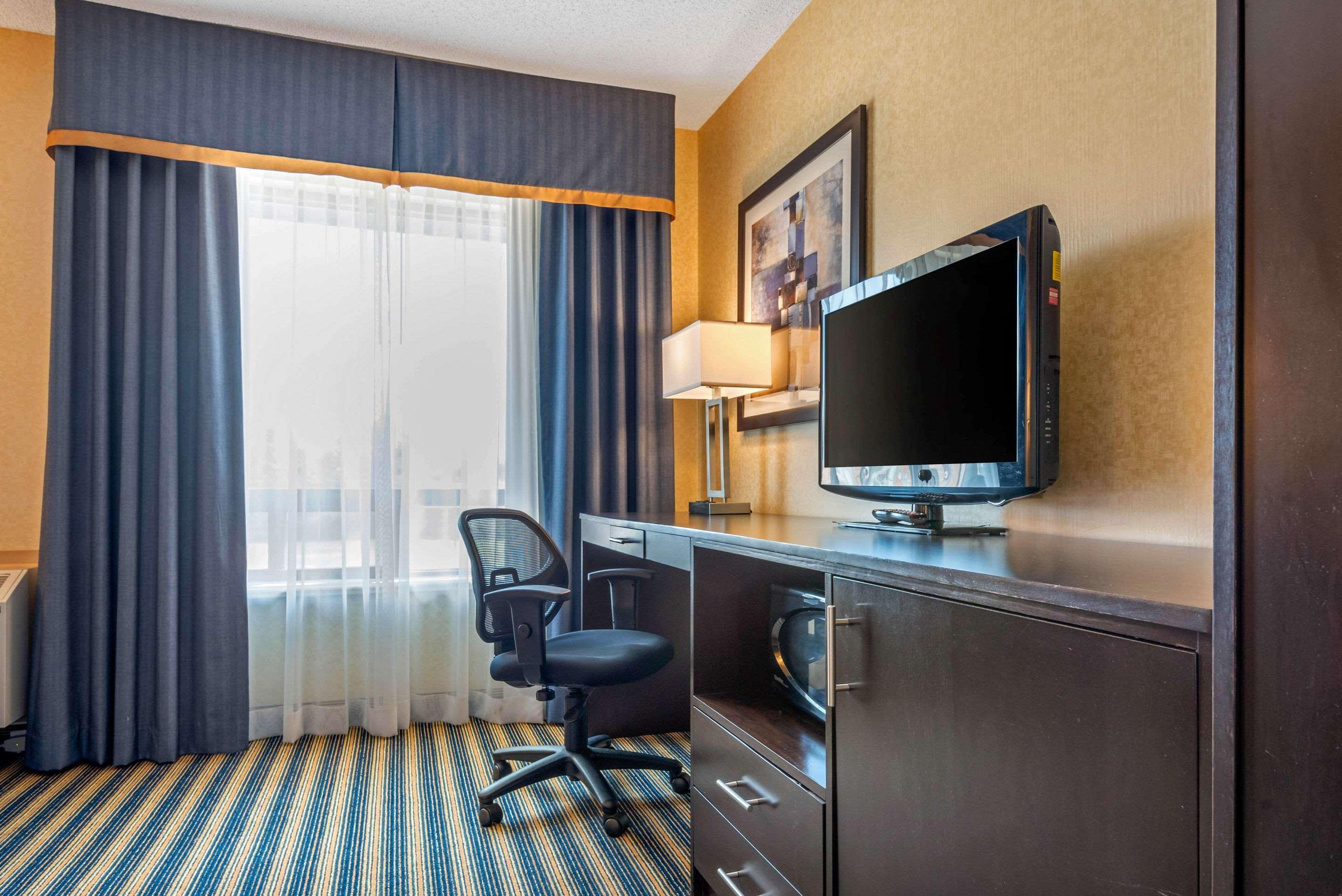 Comfort Inn Сент-Томас Екстер'єр фото